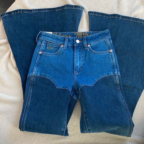Wrangler X Lainey Wilson Chaps Bell Bottom Jeans Size 24x32 - Picture 10 of 10